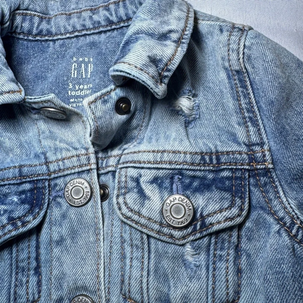 Baby Gap Toddler Denim Jacket Light Wash Distressed Size 3 Years Old‎ 3T